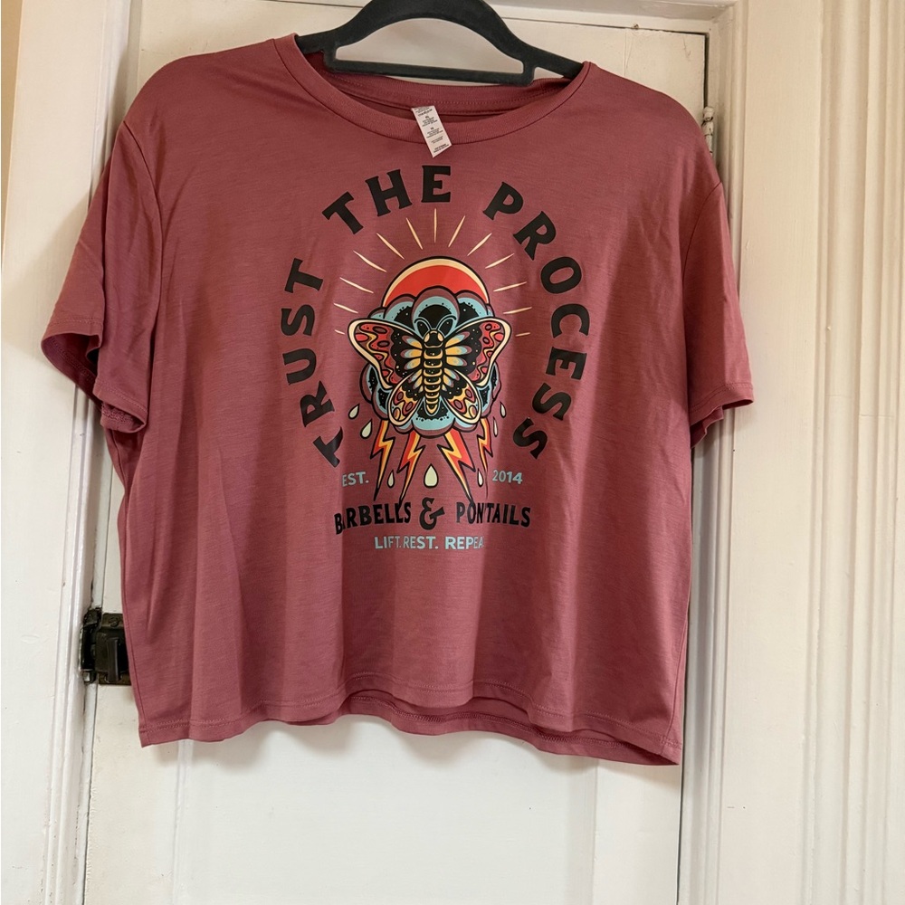 Trust the Process Graphic Crop Tee